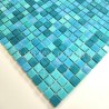 Carrelage mosaïque Zalina bleu pour crédence de cuisine moderne.