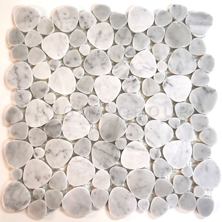 Mosaïque en marbre blanc galet Neom pour salle de bain moderne